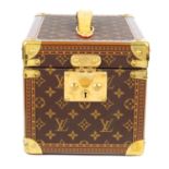 LOUIS VUITTON - a Monogram vanity case.