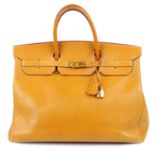 HERMÈS - a 1999 tan Birkin 40 handbag.