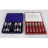 A cased set of six early George V silver teaspoons with matching sugar tongs,