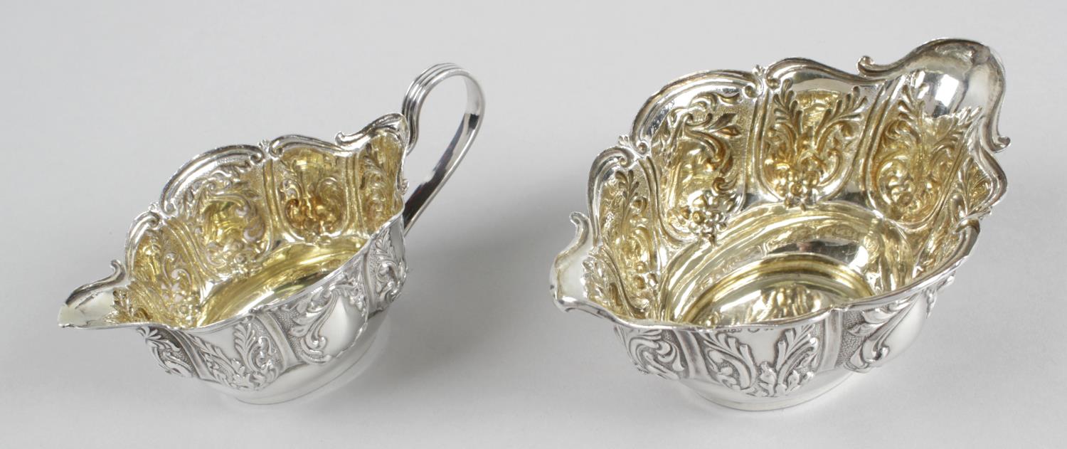 An Edwardian silver sugar bowl and matching cream jug,