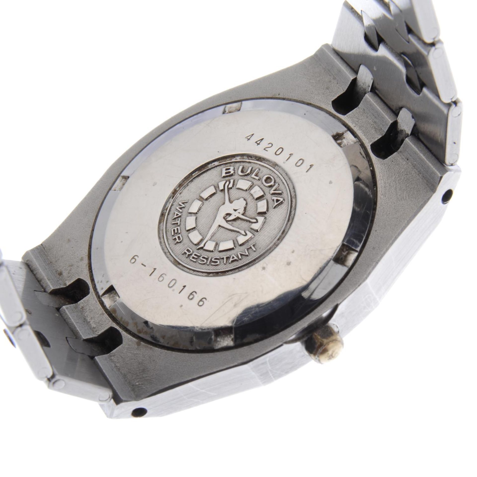 BULOVA - a gentleman's 'Royal Oak' bracelet watch. - Image 4 of 4