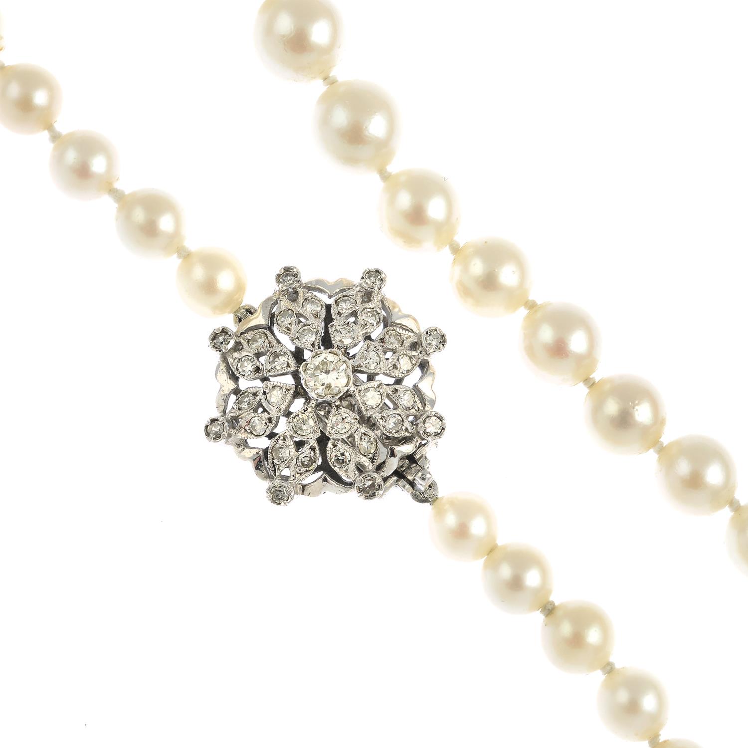 A cultured pearl necklace with diamond clasp.Approximate diameter of cultured pearls 7 to 9.5mms.