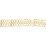 A cultured pearl bracelet.Length 14cms.
