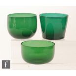 A late Georgian finger bowl of flared cylindrical form in a deep green, height 9.