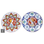 Unknown - A pair of early 20th Century Italian Faenza majolica chargers, each decorated with a