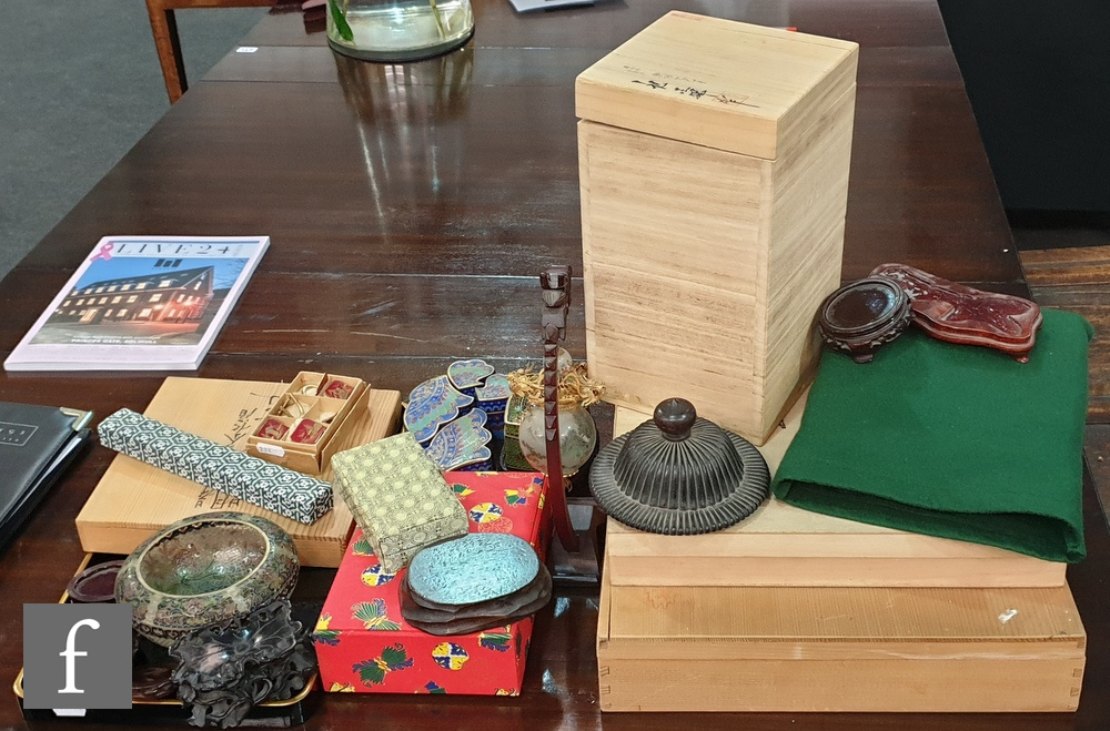 A collection of contemporary Asian items, to include a pair of Chinese cloisonne boxes, various