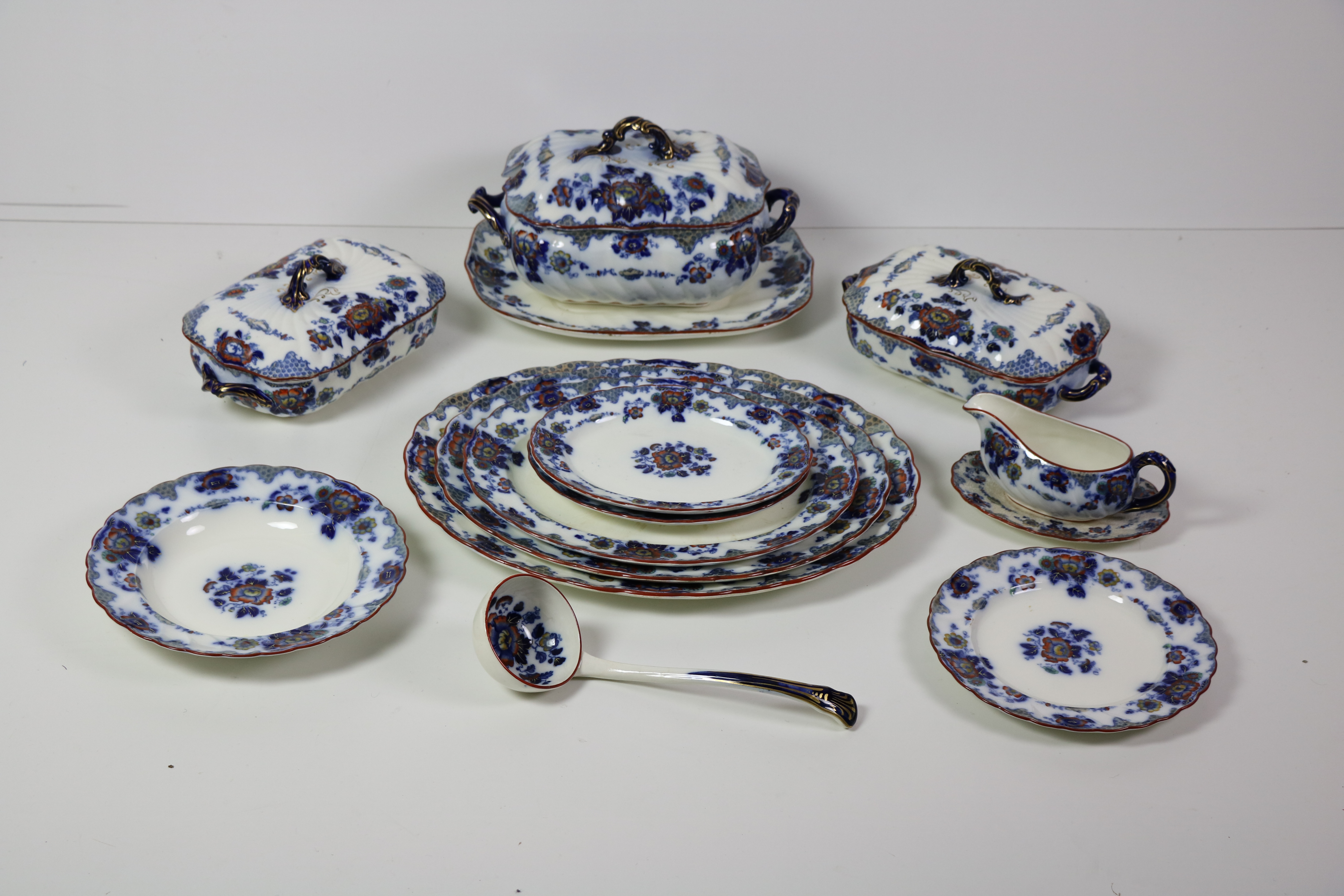 A large and attractive late 19th Century Ablemarle porcelain Dinner Service,