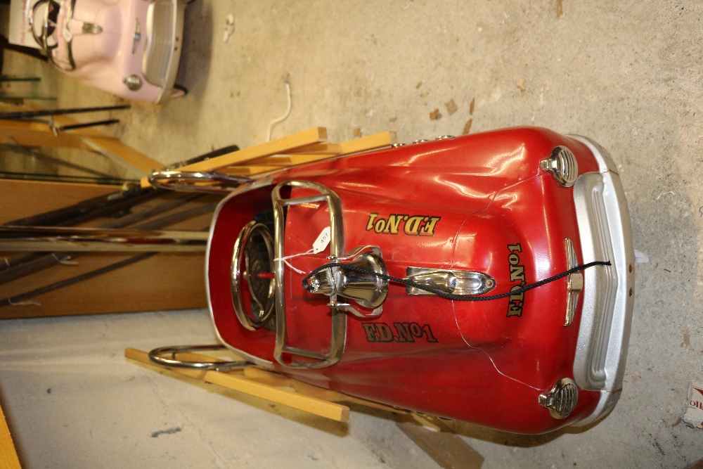 A Dexton Fire Fighter Comet Sedan peddle Chair, FD1, Fire Fighter Engine 23, painted red with bell. - Image 6 of 6