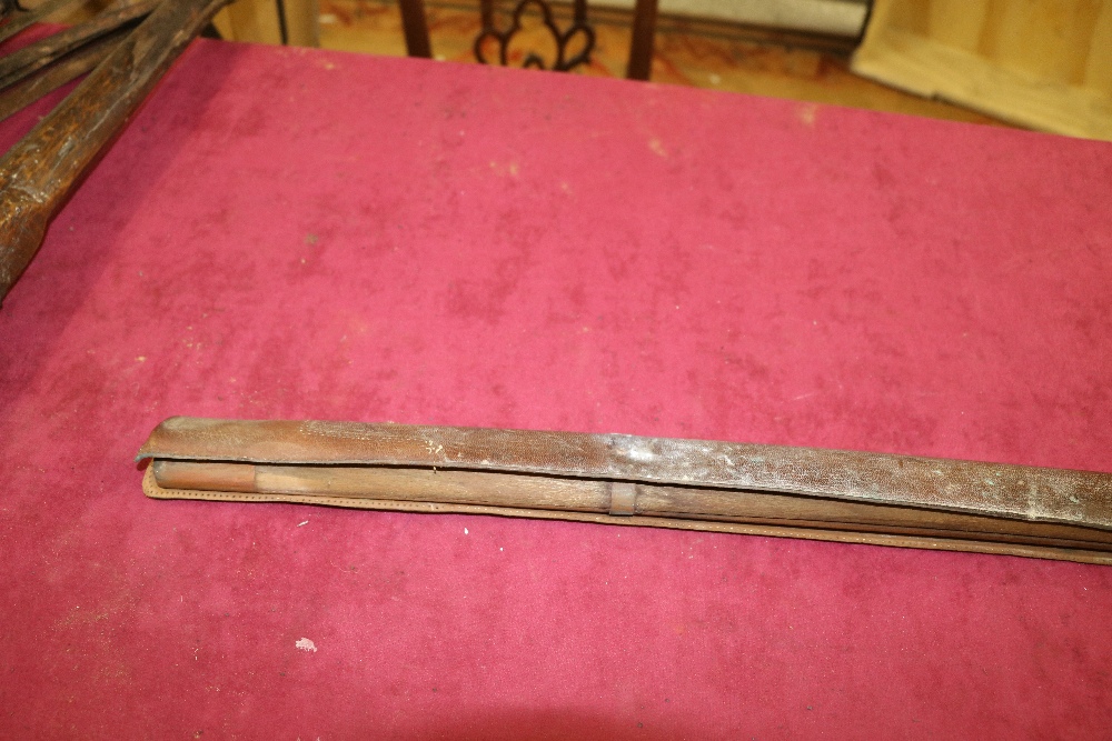 A large 19th Century Japanese Katana Sword, with 29 1/4" blade, in leather covered wooden scabbard, - Bild 4 aus 8