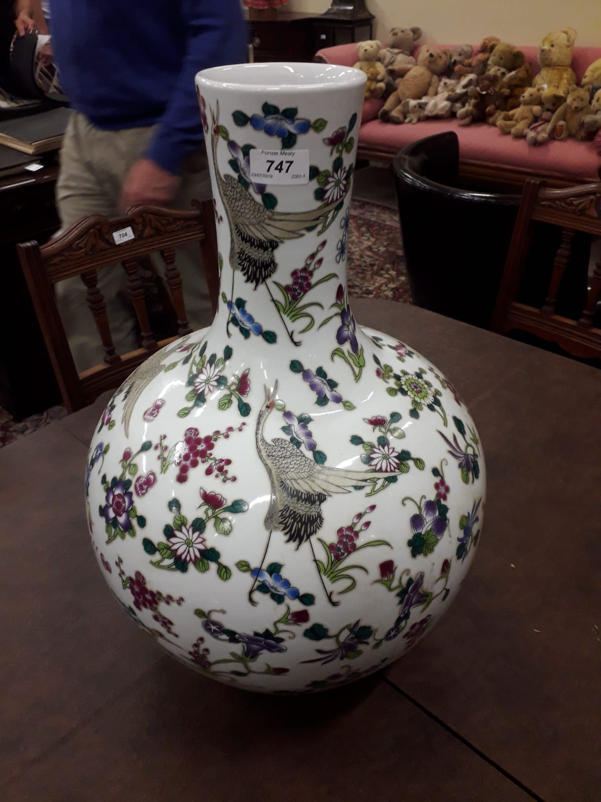 A large and attractive Chinese white ground Heron bulbous Vase, with colourful floral design, - Image 5 of 5