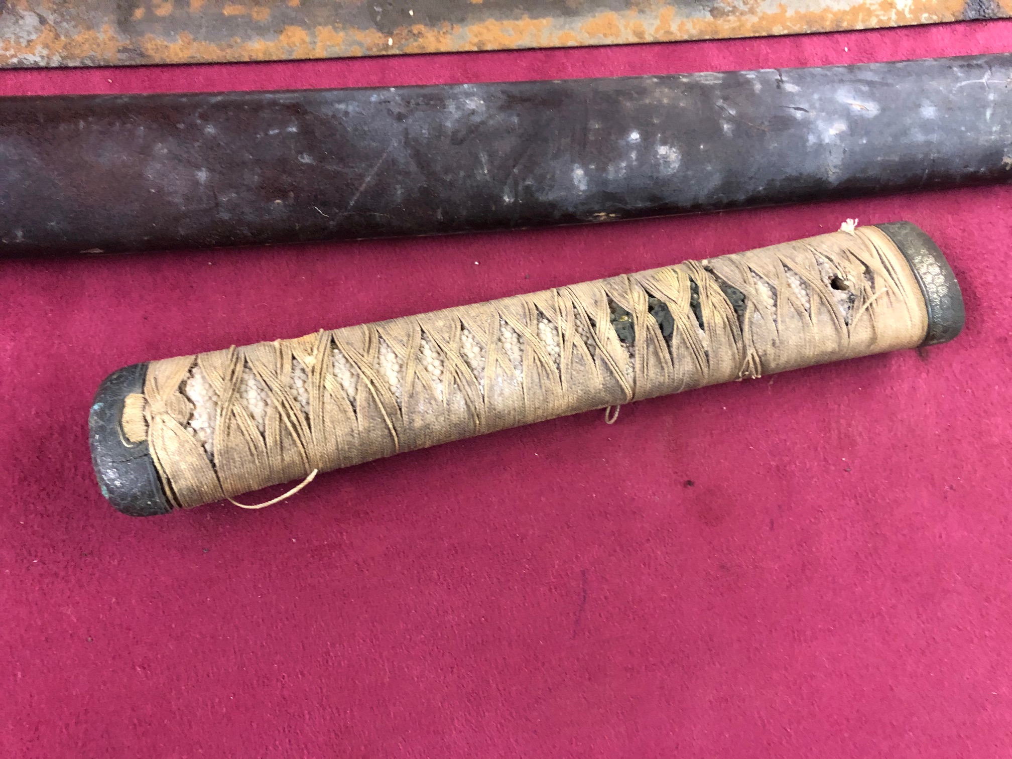 A Japanese Katana Sword, 25 1/2" blade (some rusting) plain metal tsuba, handle with brass mounts, - Image 7 of 16