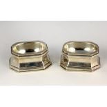 A good pair of heavy cast silver Trencher Salts, London 1913, 6cms, 6.7ozs.