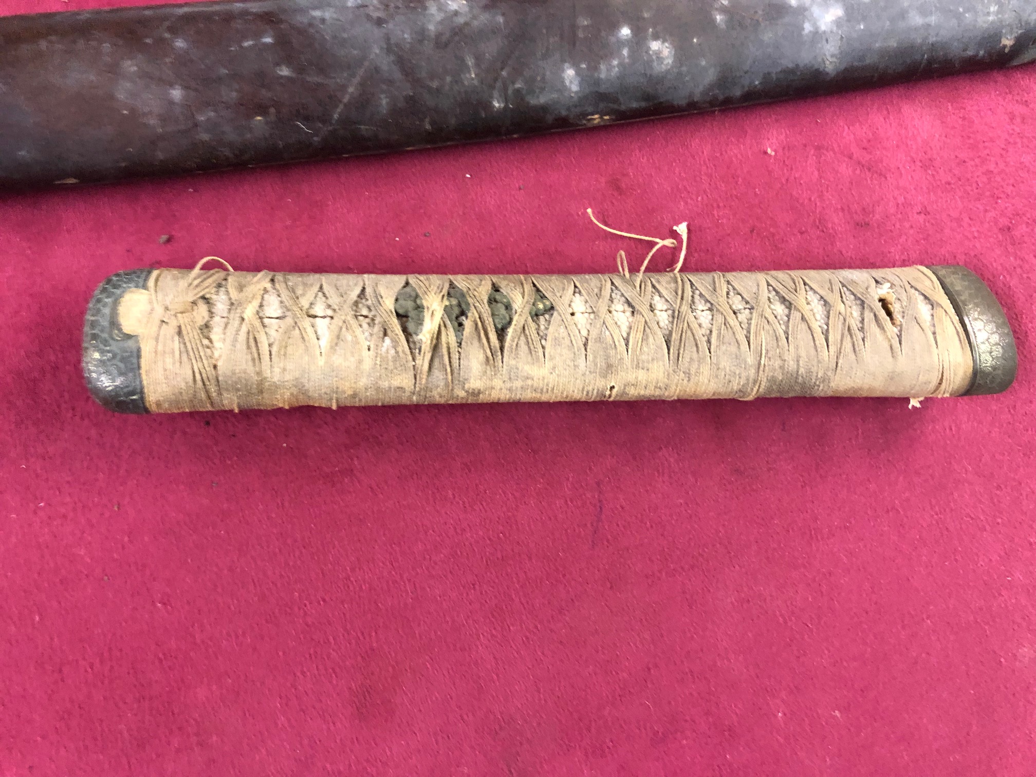 A Japanese Katana Sword, 25 1/2" blade (some rusting) plain metal tsuba, handle with brass mounts, - Image 6 of 16