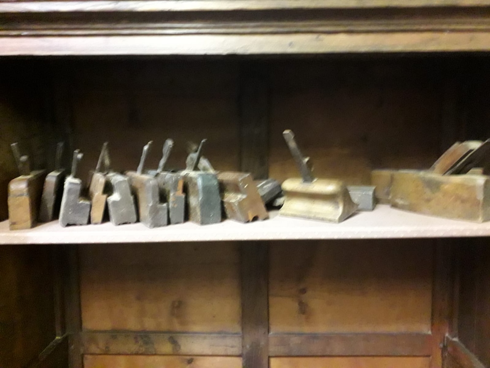 Woodworkers Tools: A large collection of 19th Century Woodworkers Tools, various planes, shavers, - Image 7 of 10