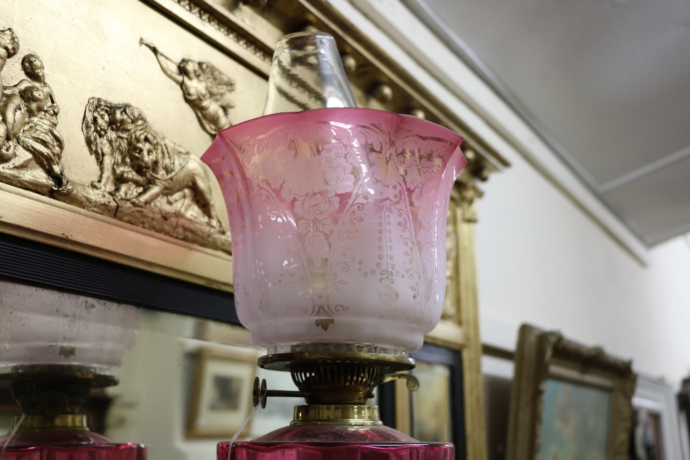 A tall antique brass Corinthian style Table Lamp, with crimson glass bowl, plain glass globe, - Image 3 of 6