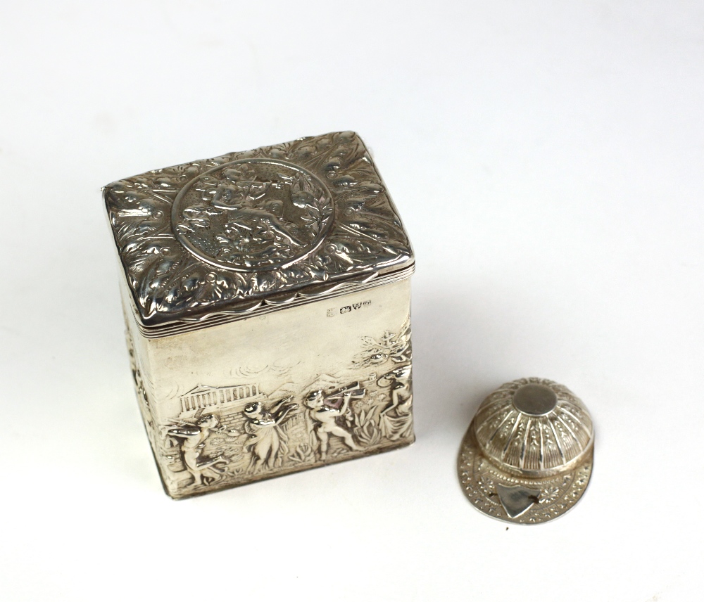 An attractive early 20th Century Chester silver Tea Caddy,