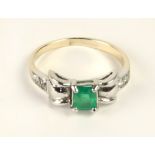 An attractive 18ct gold Ring,