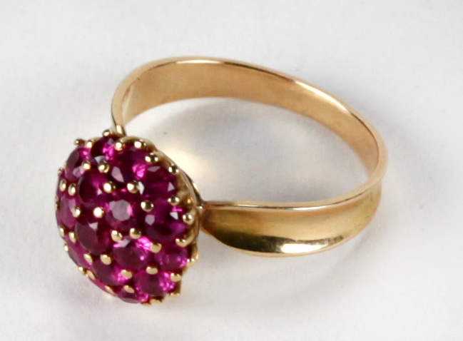 An attractive Spanish design ruby and pink sapphire Cluster Ring, set in 3.