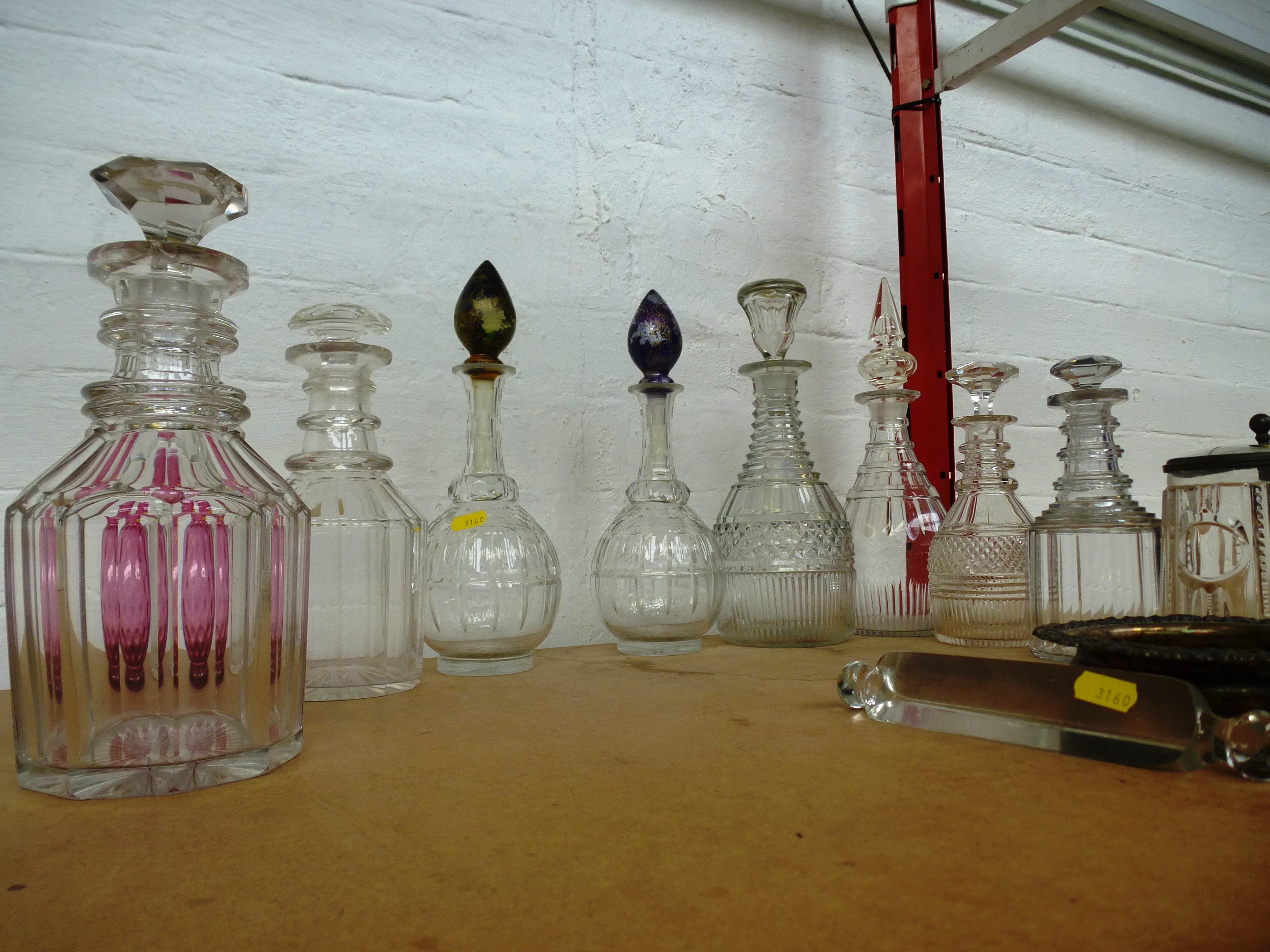 QUANTITY OF ASSORTED GLASSWARE AND PLATED WARE INCLUDING DECANTERS, JUG, WINE COASTERS AND 2 - Image 3 of 6