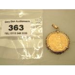 1911 SOVEREIGN IN 9K GOLD HOLDER TOTAL WEIGHT: 11.4G