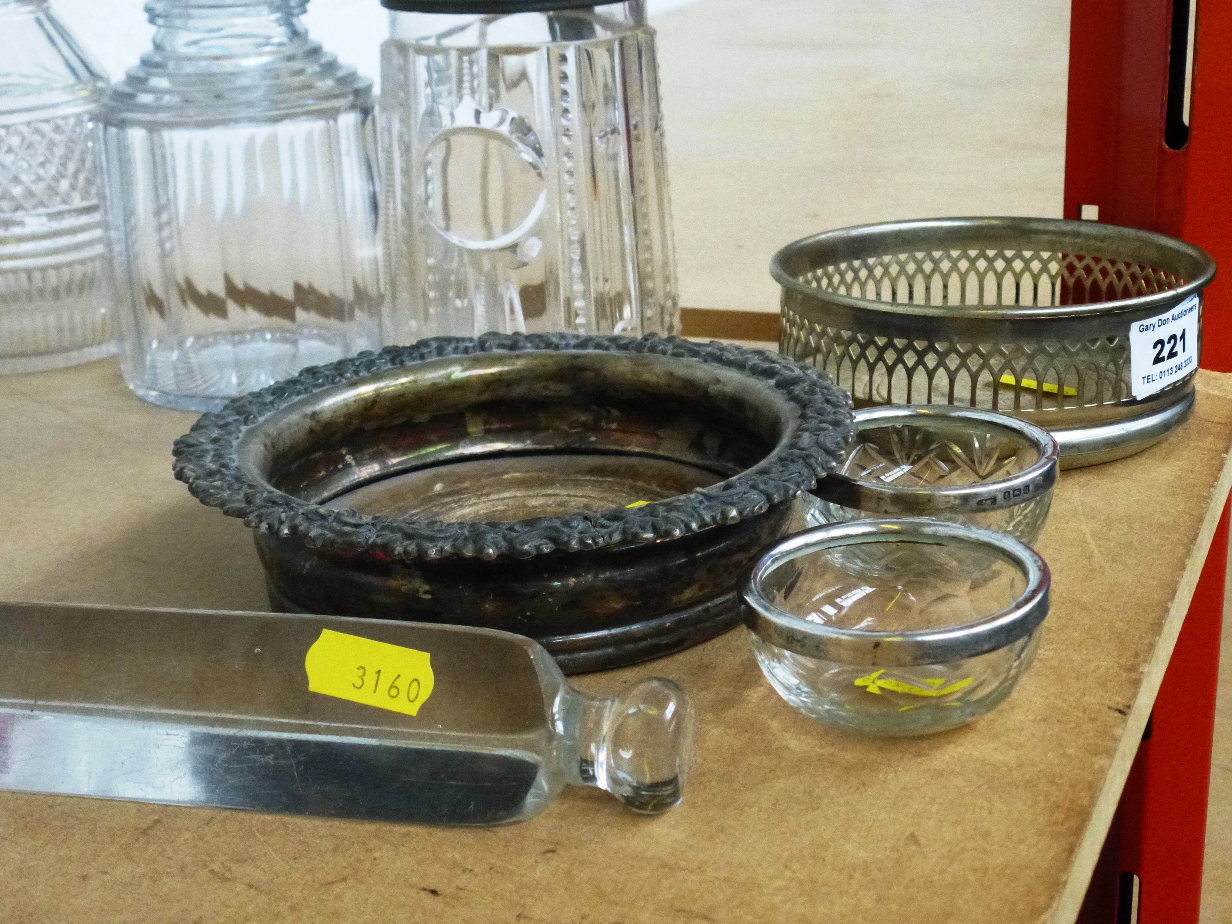 QUANTITY OF ASSORTED GLASSWARE AND PLATED WARE INCLUDING DECANTERS, JUG, WINE COASTERS AND 2 - Image 5 of 6