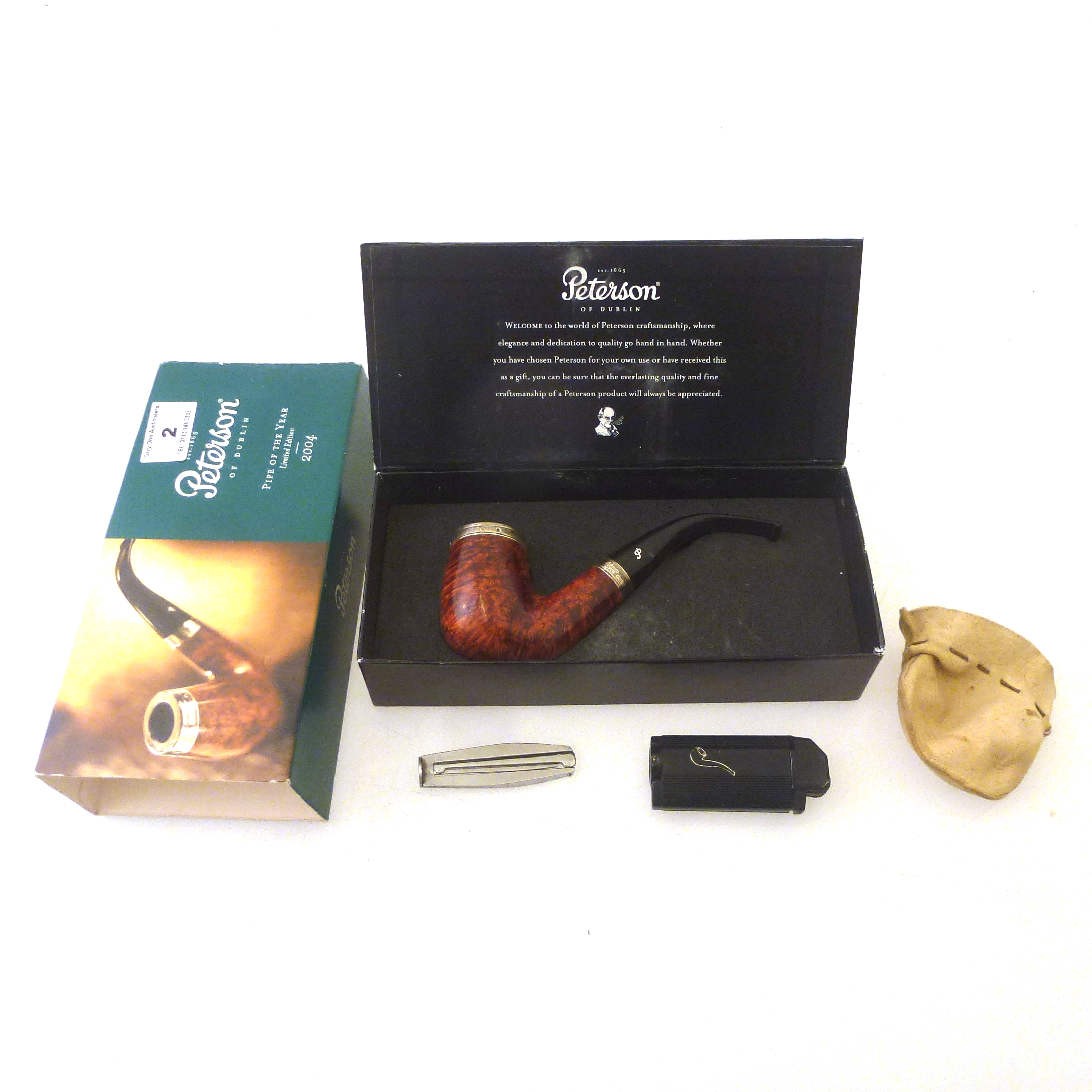 BOXED PETERSON PIPE OF THE YEAR LIMITED EDITION 2004 PIPE 321/1000 WITH SILVER RIMS - Image 2 of 4