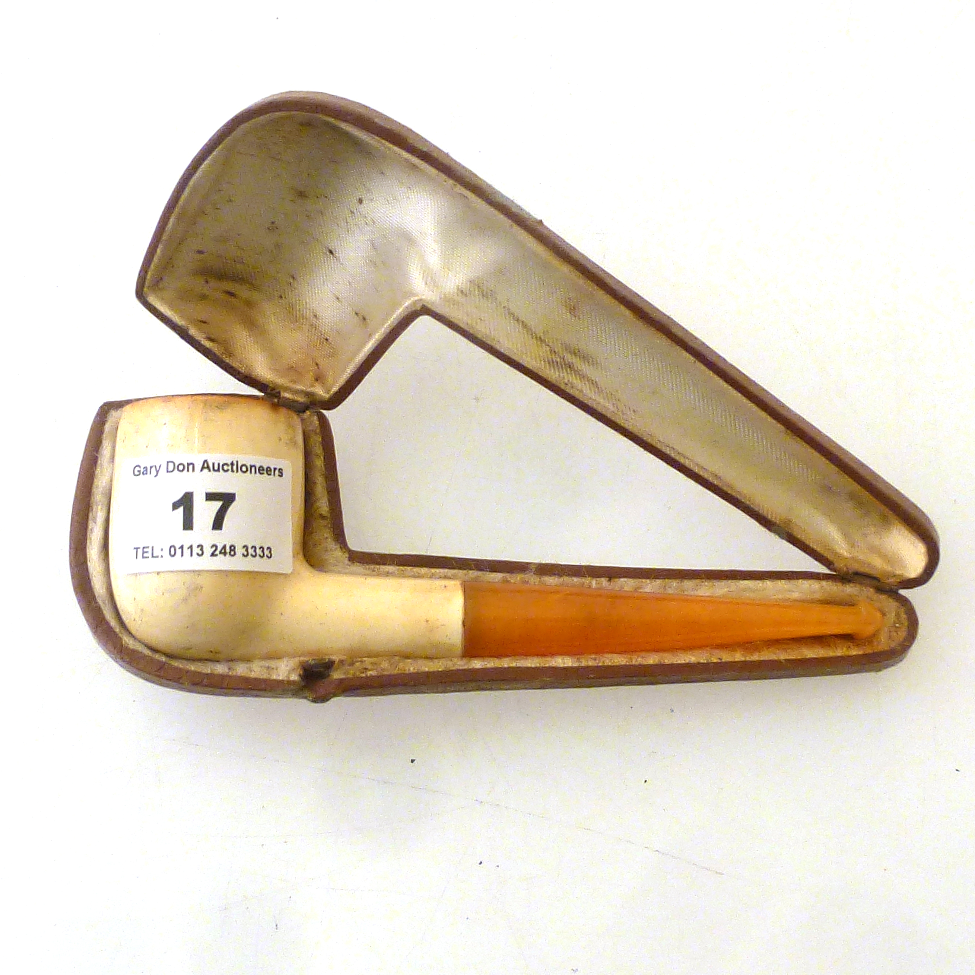 MEERSCHAUM PIPE IN CASE APPROX L: 5.5"