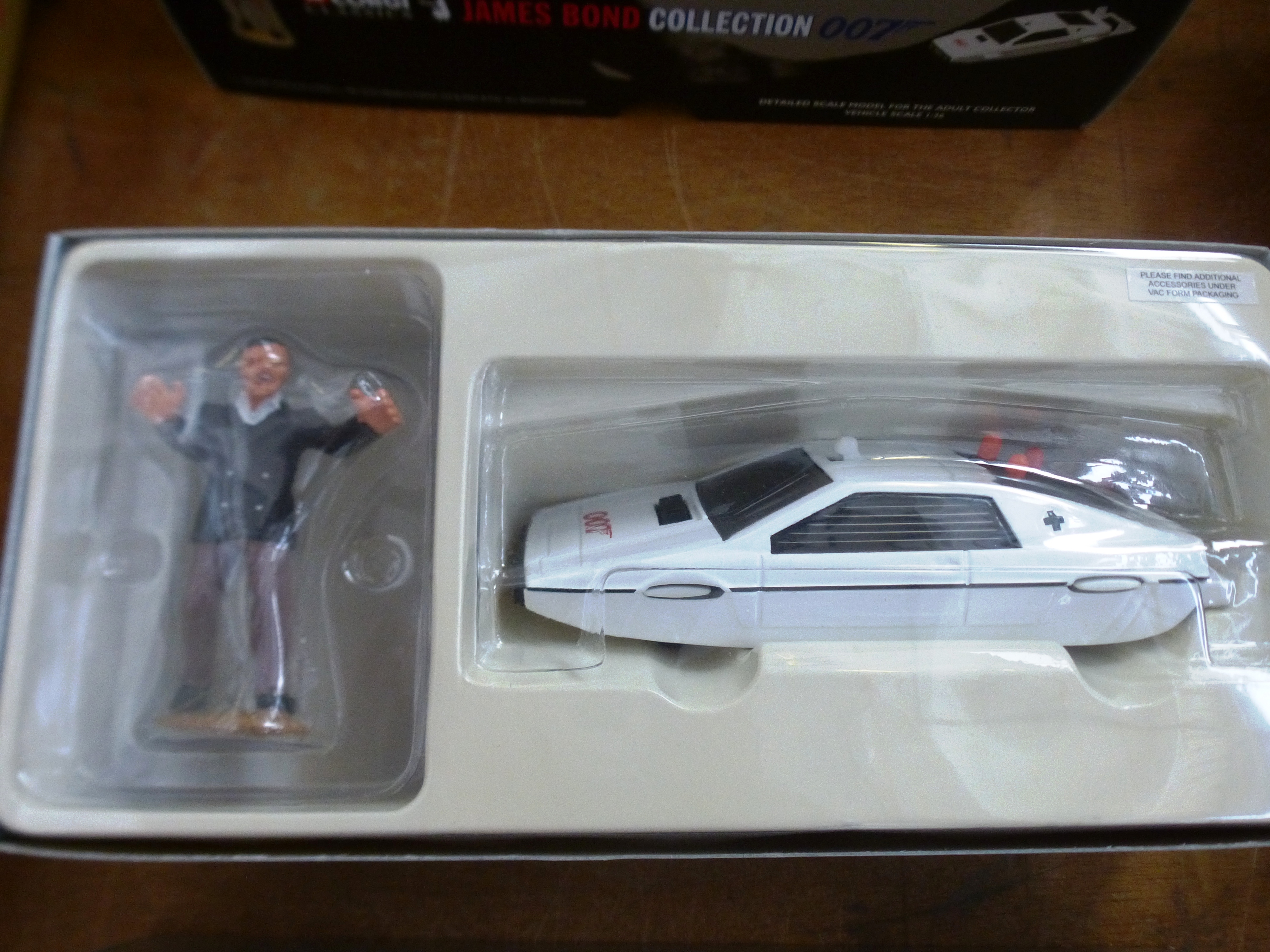 4 BOXED JAMES BOND COLLECTION SETS - 04201, 65101, 65001 AND 65301 - Image 7 of 9