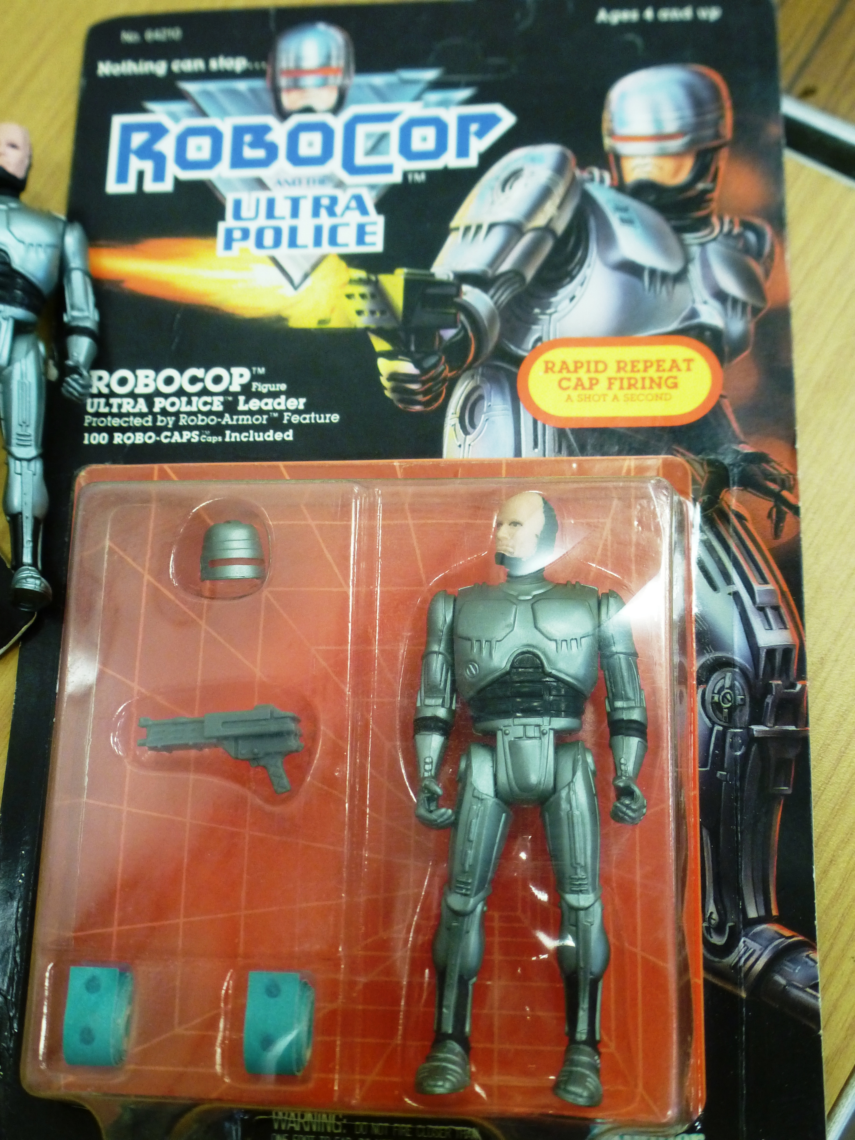 6 ROBOCOP ULTRA POLICE LEADER FIGURES AND A LARGE ROBOCOP FIGURE - Image 3 of 5