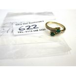 9k GOLD AND GREEN STONE RING W: 1.6G