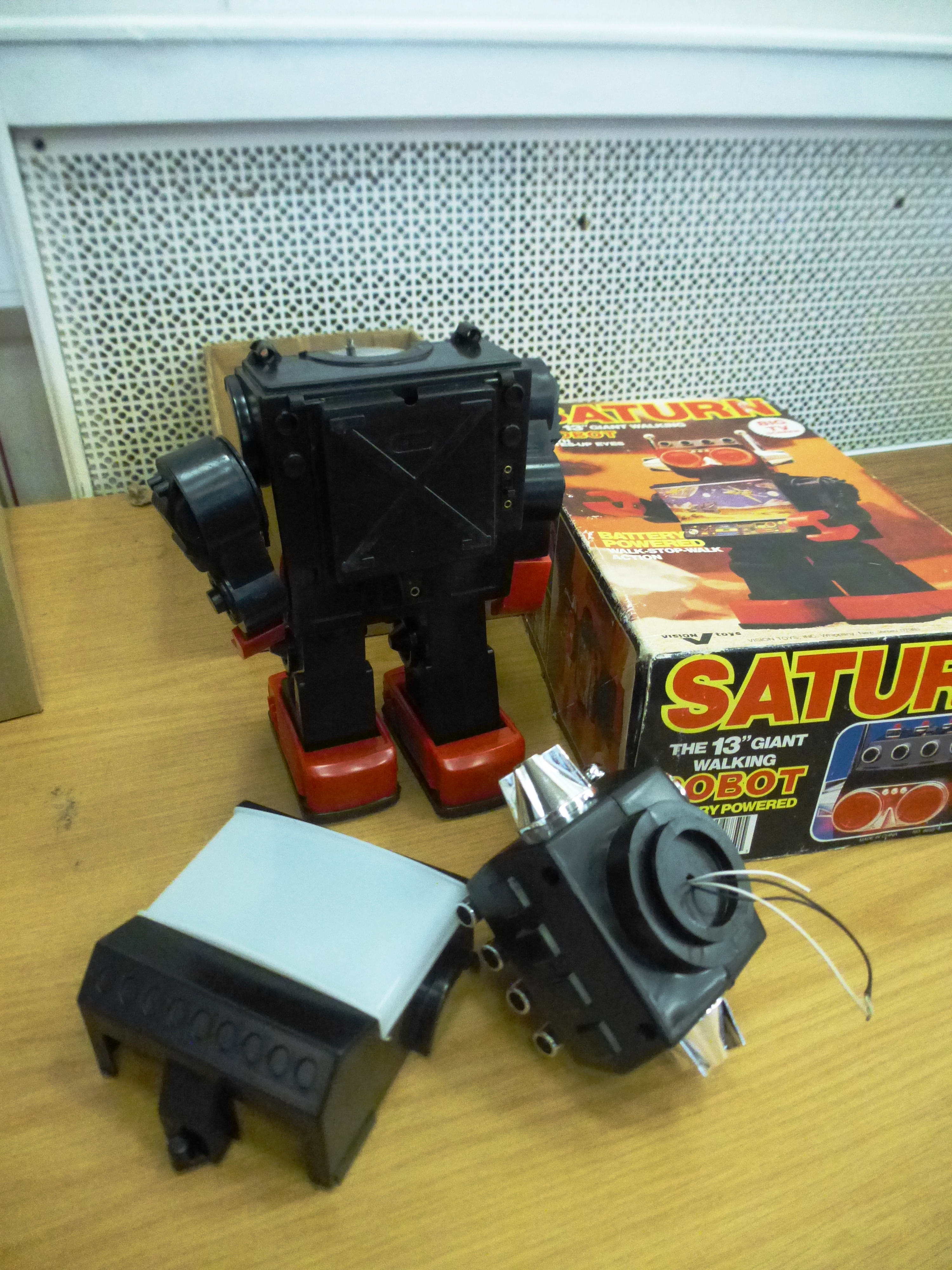 2 BOXED TV SCREEN ROBOTS - JUPITER AND SATURN (INCOMPLETE) - Image 5 of 7