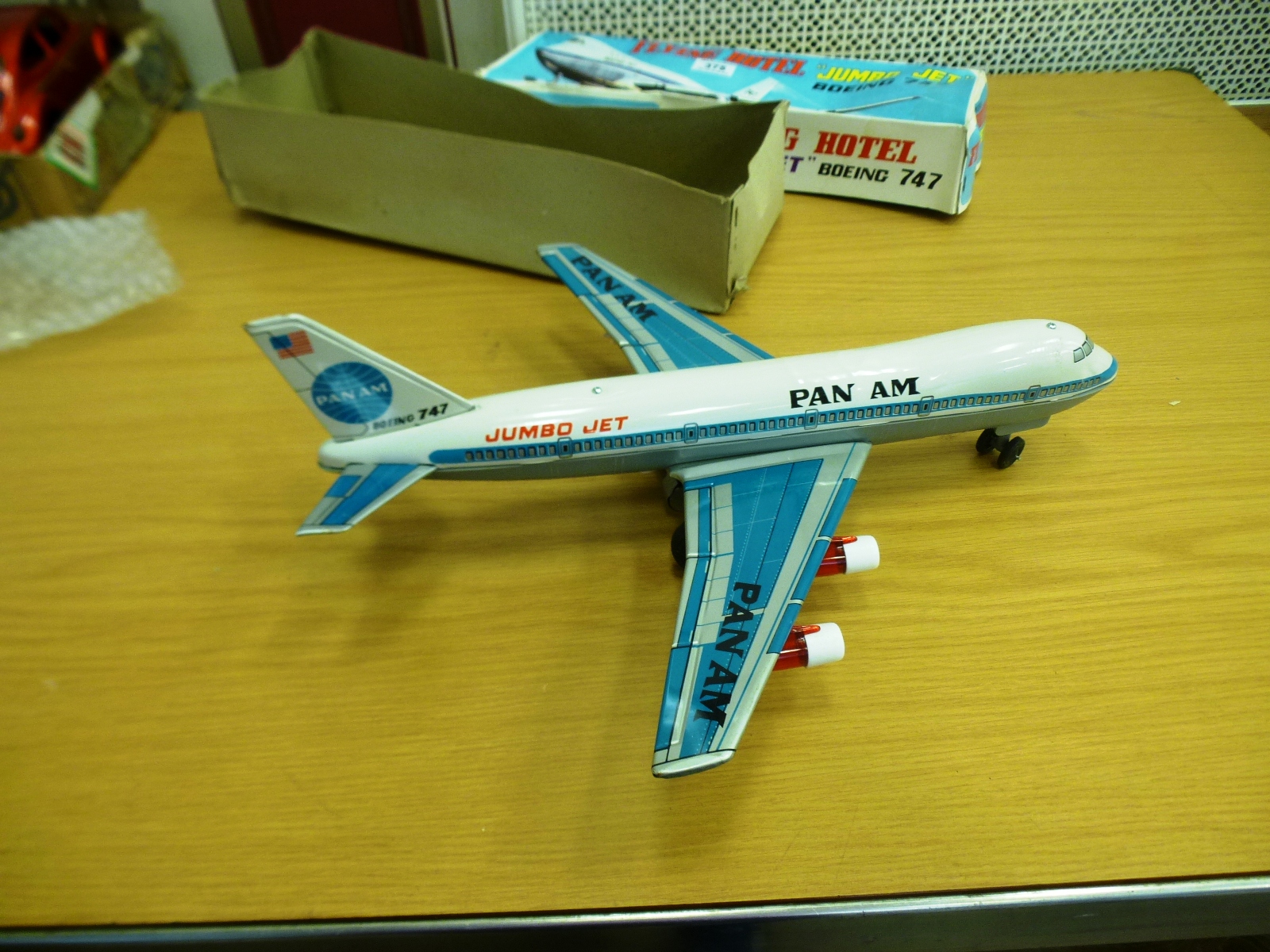 BOXED FLYING HOTEL PAN AM JUMBO JET BOEING 747 BY T.T. JAPAN - Image 3 of 3