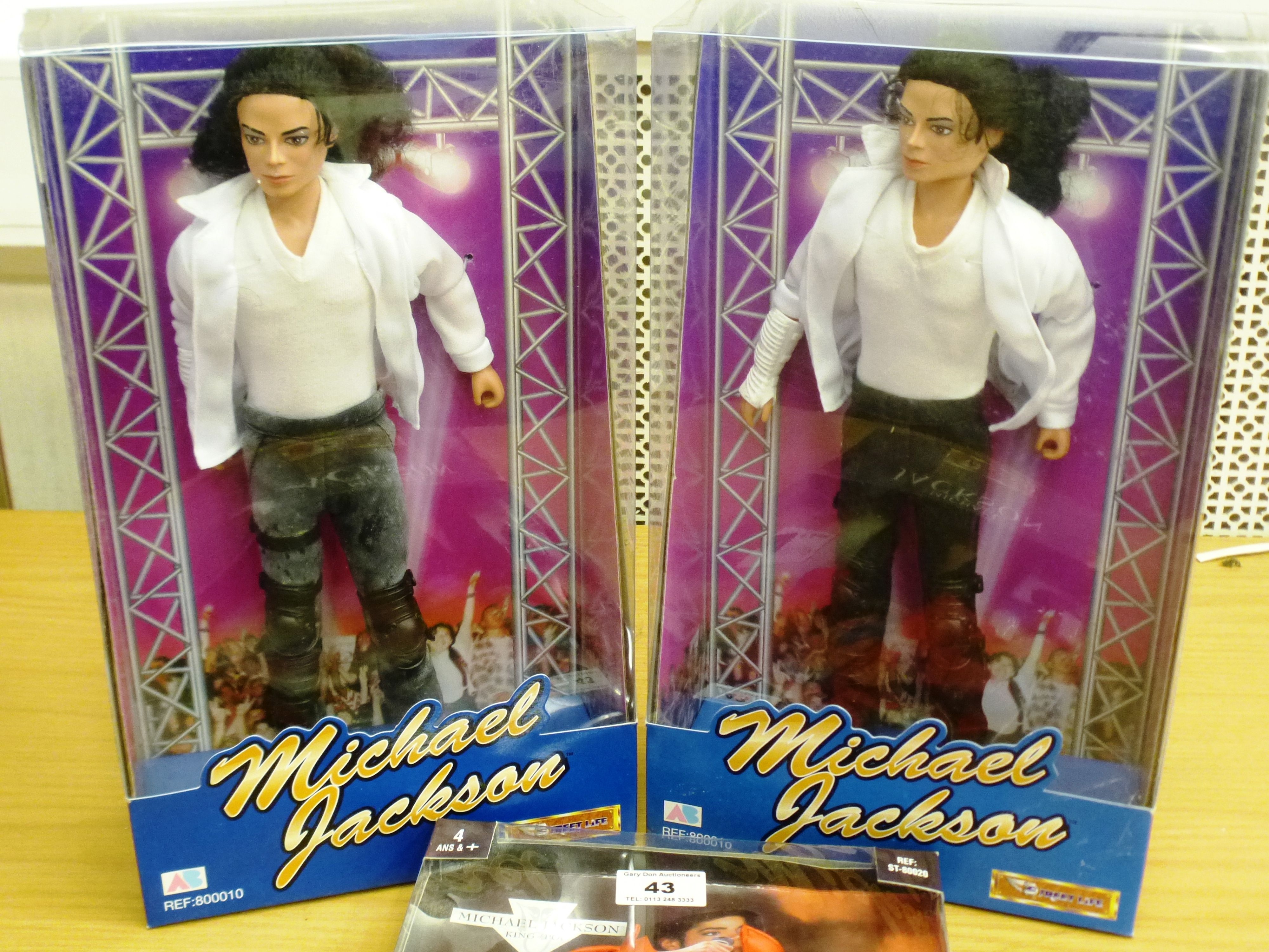 2 MICHAEL JACKSON DOLLS AND A MICHAEL JACKSON OUTFIT - Image 2 of 8