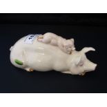 BESWICK PIG AND PIGLET FIGURE H: 2.75"