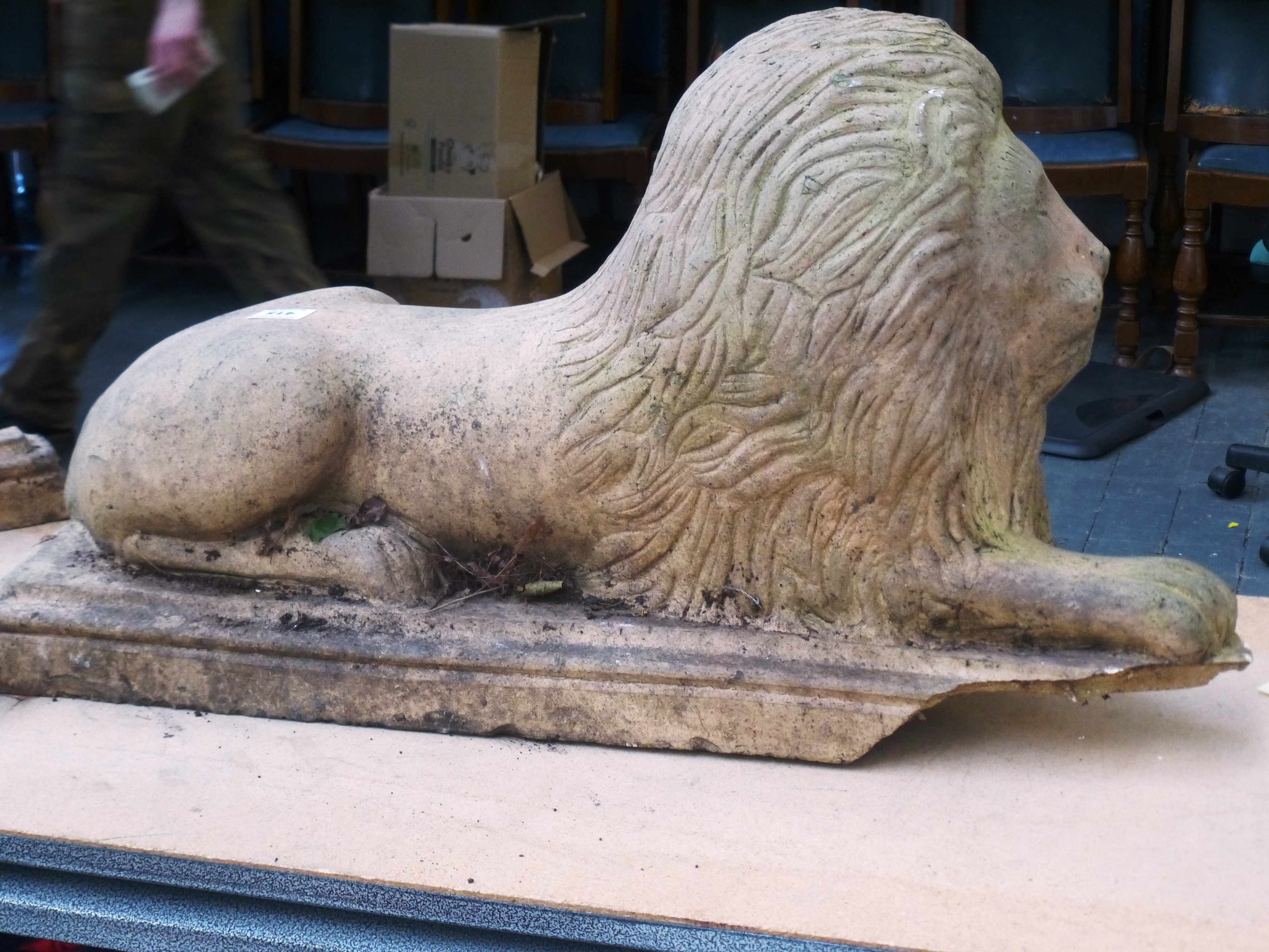 STONE LION GARDEN ORNAMENT 14" X 27" X 9.5" - Bild 6 aus 7