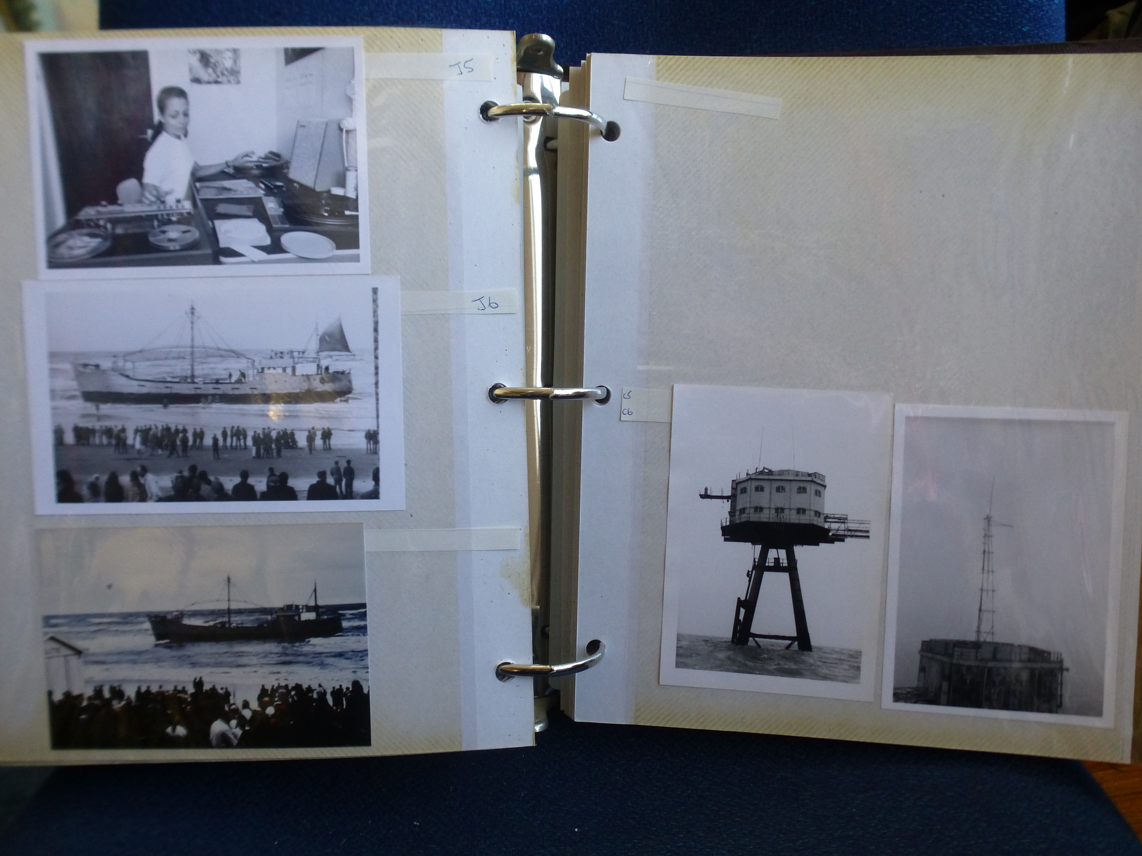 PIRATE RADIO PHOTOGRAPH ALBUM WITH PHOTOGRAPHS OF RADIO LONDON, DJS, RADIO VERONICA, SEALAND, - Image 37 of 51