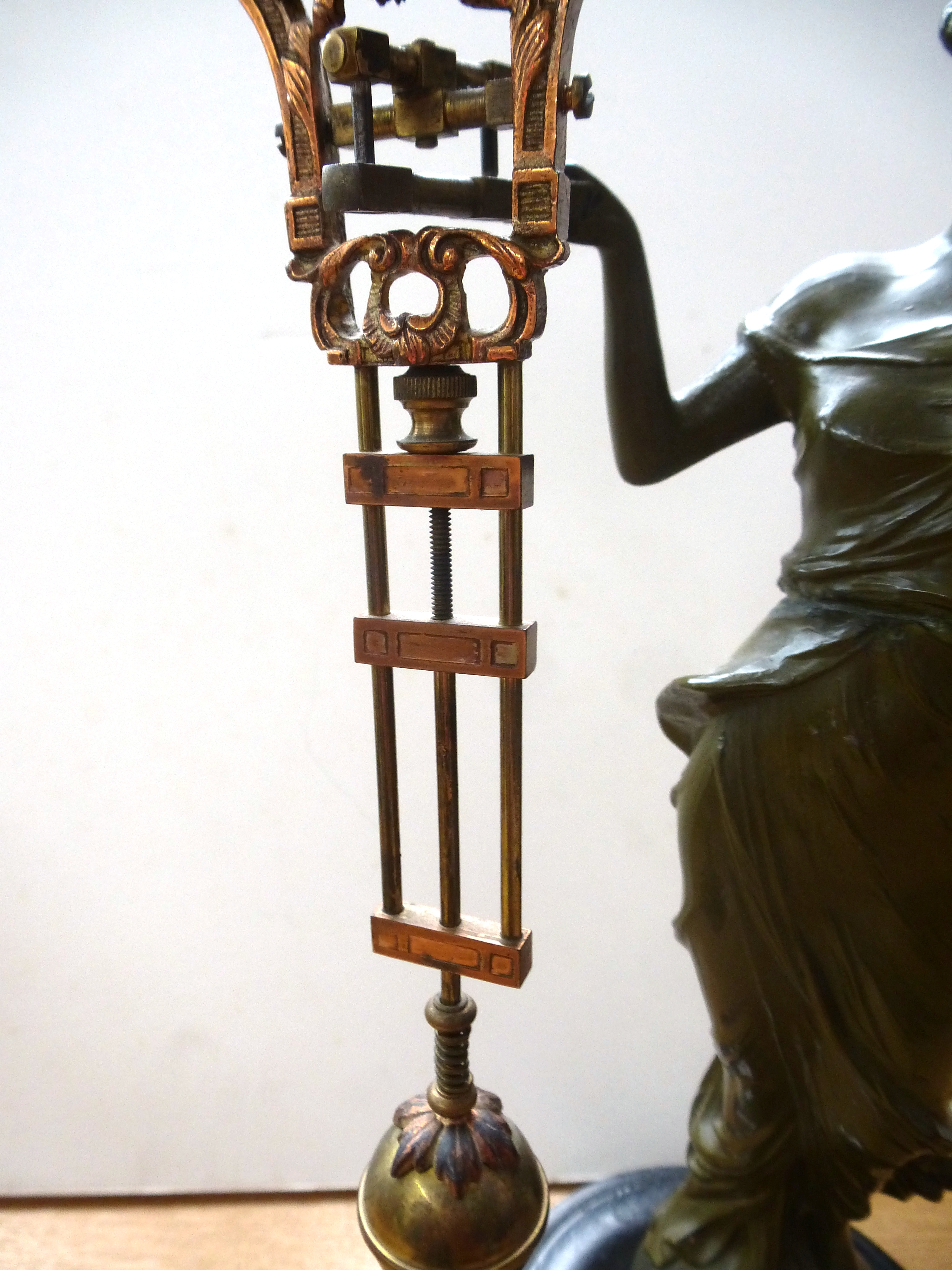 LADY FIGURE PENDULUM CLOCK H: 13.5" - Image 4 of 6