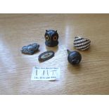 SILVER RING, SILVER OWL, 2 SILVER BROOCHES AND A PROPELLING PENCIL