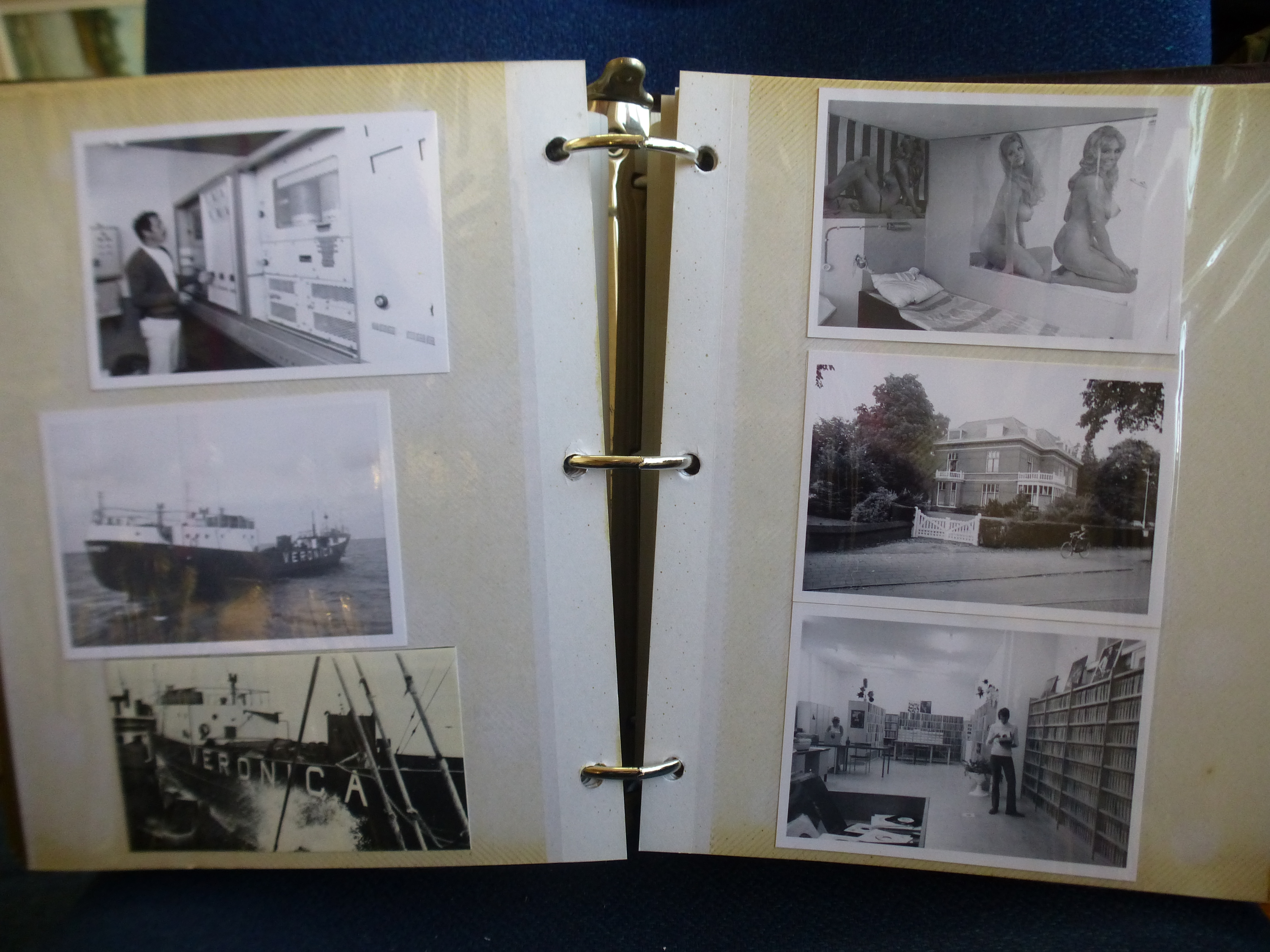 PIRATE RADIO PHOTOGRAPH ALBUM WITH PHOTOGRAPHS OF RADIO LONDON, DJS, RADIO VERONICA, SEALAND, - Image 32 of 51