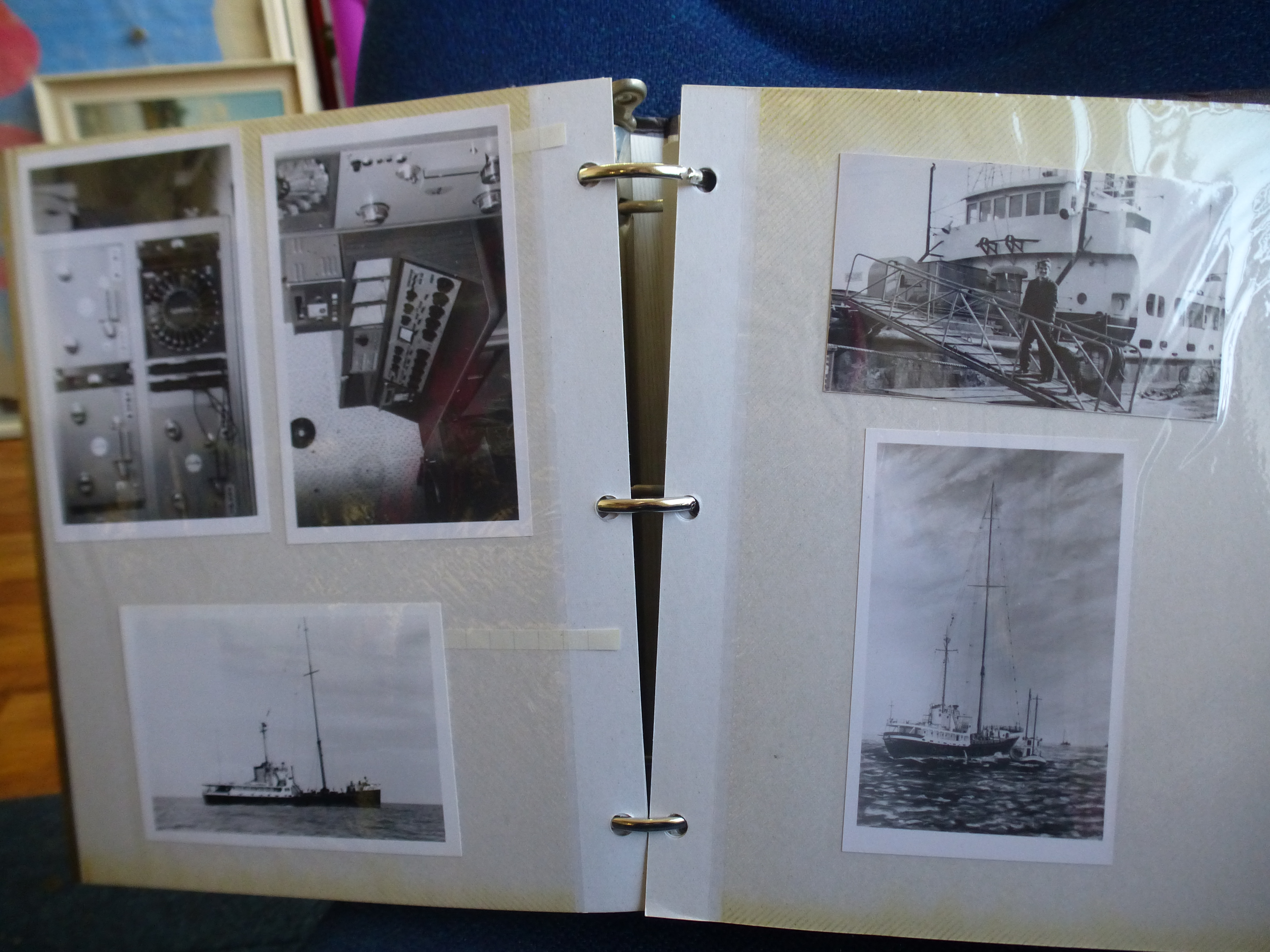 PIRATE RADIO PHOTOGRAPH ALBUM WITH PHOTOGRAPHS OF RADIO LONDON, DJS, RADIO VERONICA, SEALAND, - Image 17 of 51