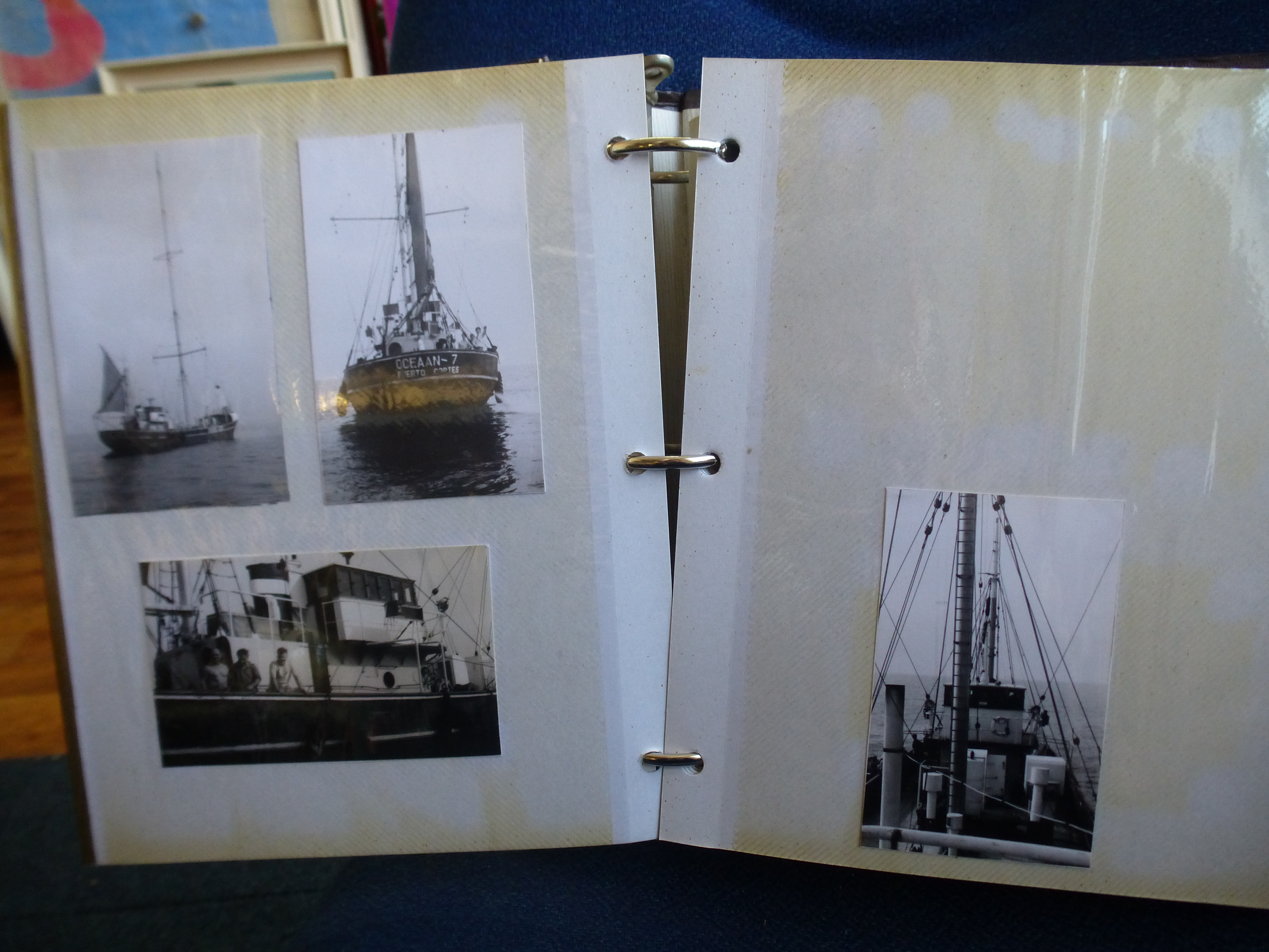 PIRATE RADIO PHOTOGRAPH ALBUM WITH PHOTOGRAPHS OF RADIO LONDON, DJS, RADIO VERONICA, SEALAND, - Image 14 of 51