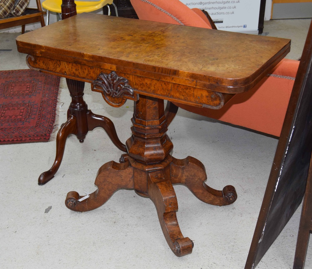 Victorian figured walnut foldover card table with green baize surface on central octagonal