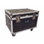 Packhorse flight case on wheels, no. S33, 27" x 35"