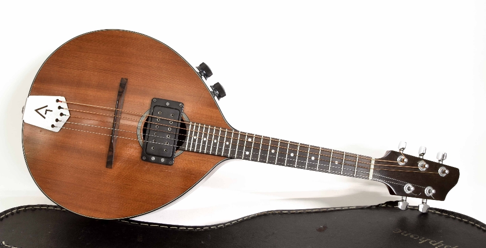 1985 John Le Voi flat back 5 string mandolin, bearing the maker's label to the inside back and