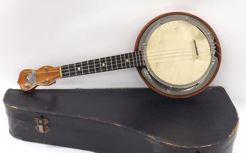 George Formby banjo ukulele, no. 6370, case