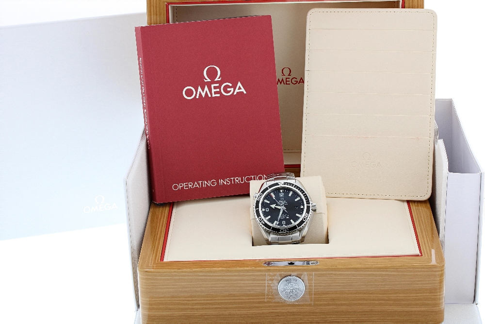 Rare Omega Planet Ocean Seamaster 600m 'SAS Edition' stainless steel gentleman's bracelet watch,