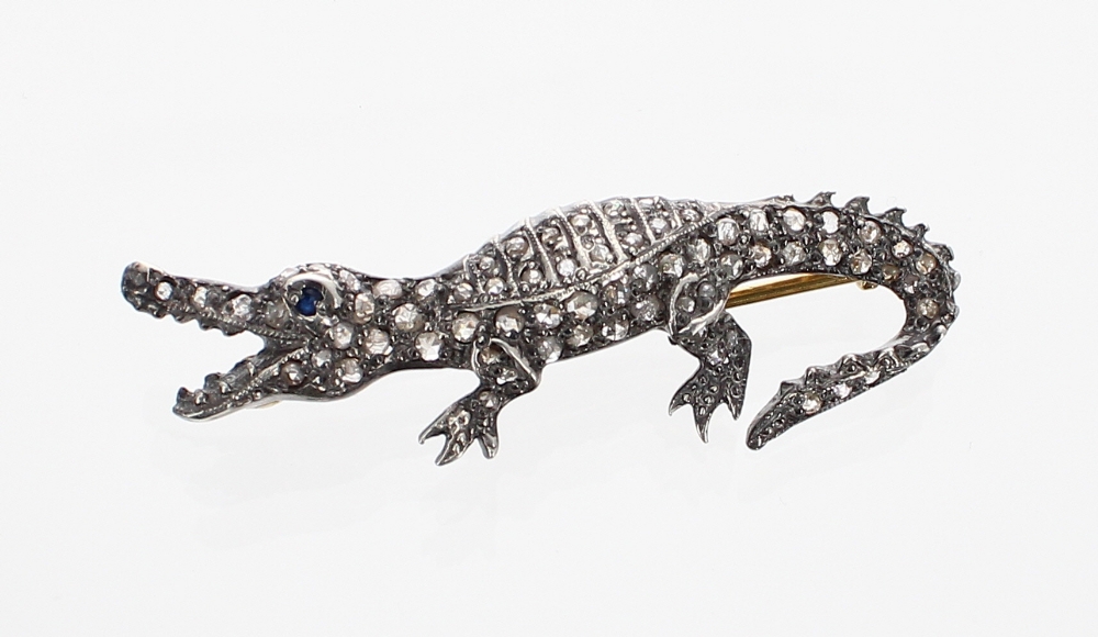 Novelty brooch modelled as a crocodile with sapphire set eye and diamond encrusted body, 4.9gm, 45mm