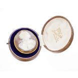 9ct oval cameo brooch, carved with the head and shoulders profile portrait of a lady, 21gm, 60mm