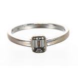 18ct white gold emerald-cut solitaire diamond ring, 0.47ct approx, clarity VS2, colour I-J, 2.9gm,