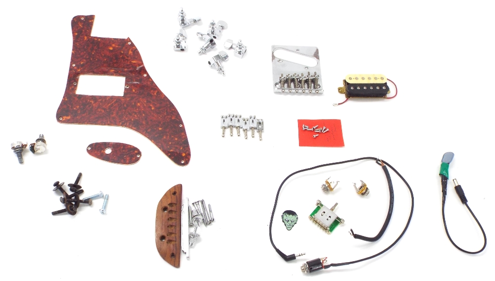 Good selection of guitar spares to include set of six Fender USA guitar tuners, Entwistle